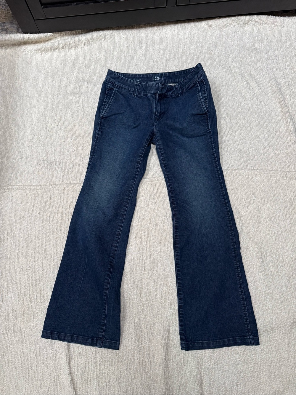 Ann Taylor LOFT Women’s Petite Flared Jeans Size 4P Dark Wash Blue Stretch